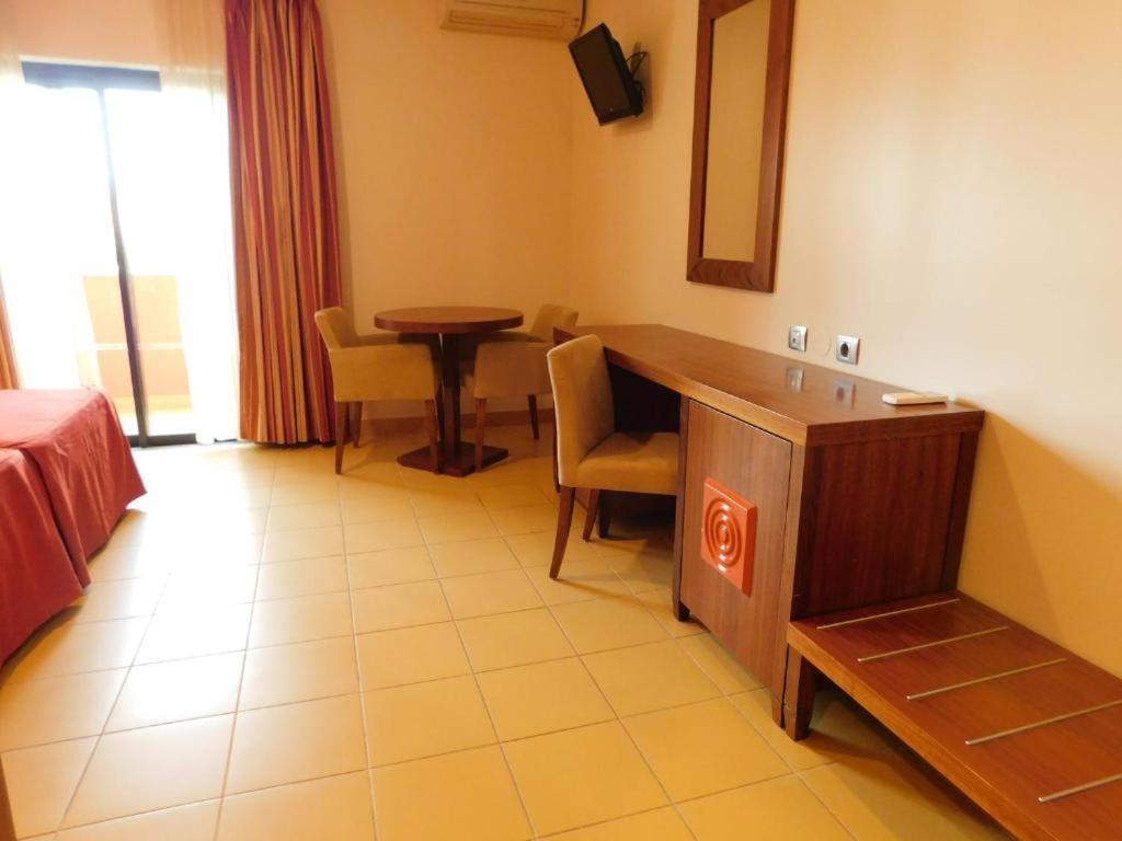 Hotel Praia Sol Quarteira Bagian luar foto