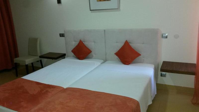 Hotel Praia Sol Quarteira Bagian luar foto